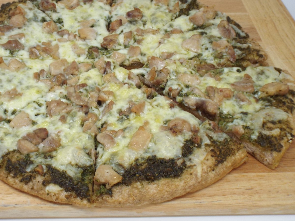 chicken pesto pizza